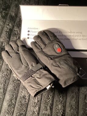 Battery Heated Black Winter Gloves with One-Touch Control
